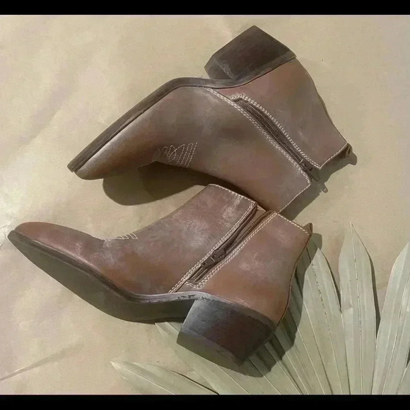 ROAN AGGIE Bootie Size 7 NWOB - Picture 2 of 11